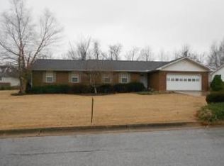 1300 Windsor Dr, Harrison, AR 72601