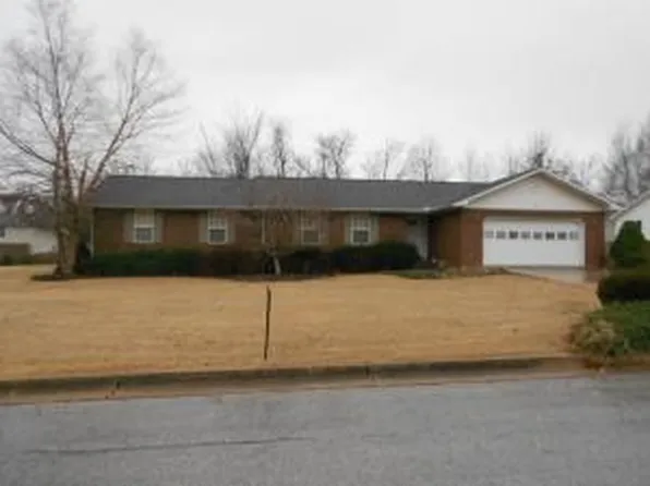 1300 Windsor Dr, Harrison, AR 72601