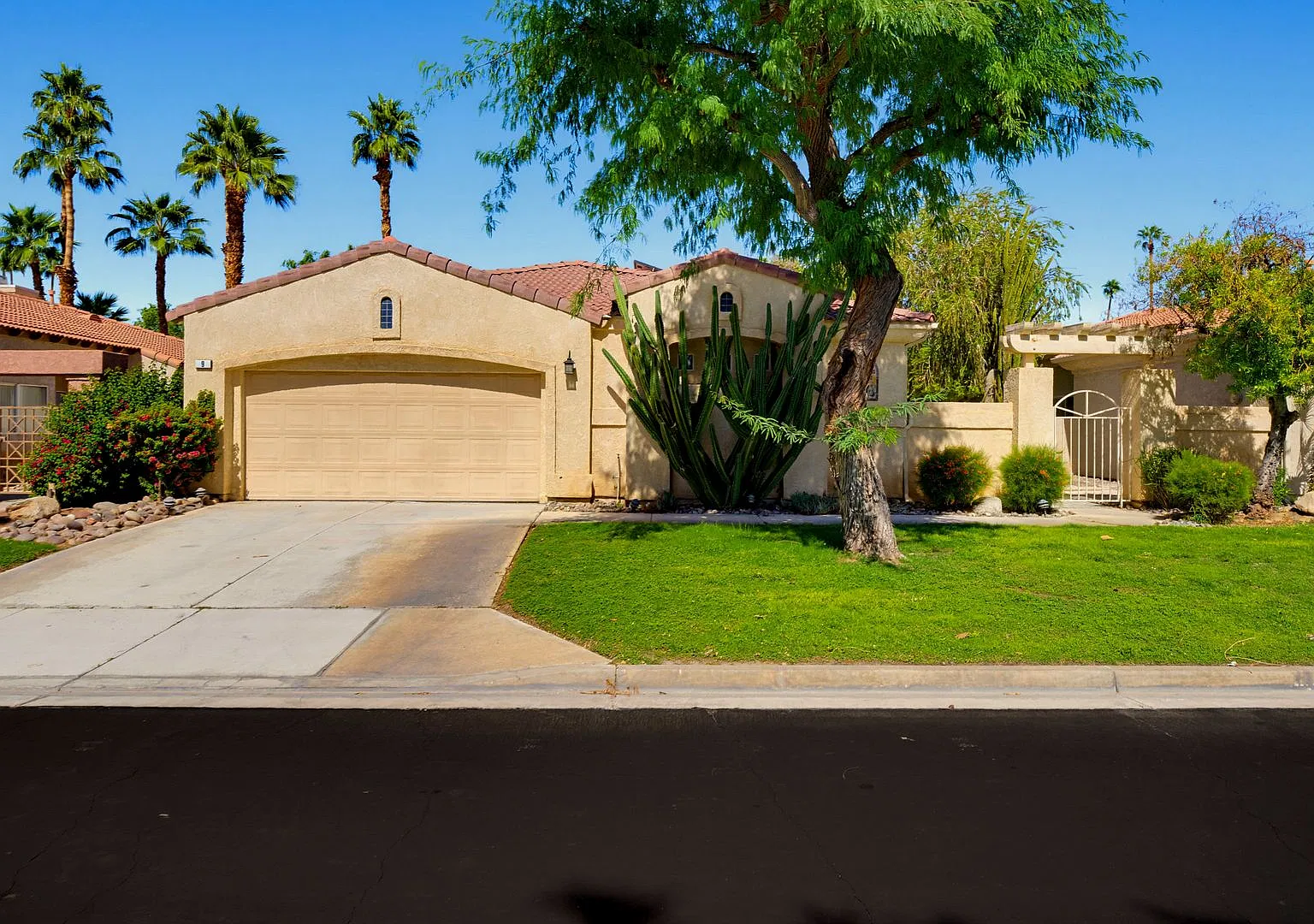 Spacious Rancho Mirage Home — Photo 1