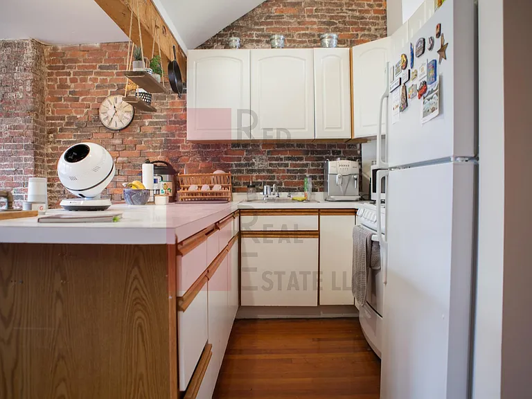 11 Pinckney St #4 — Photo 4