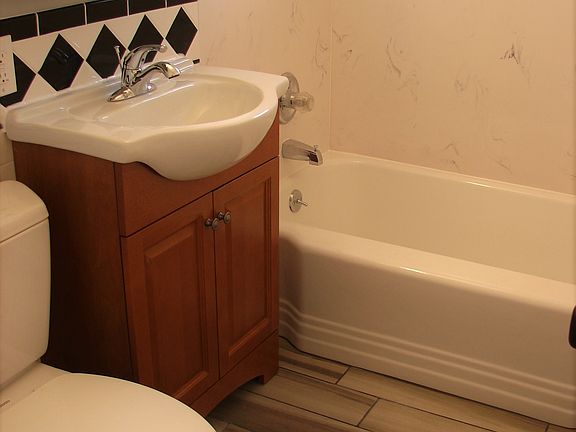 5th image of 400 S Clarkson St