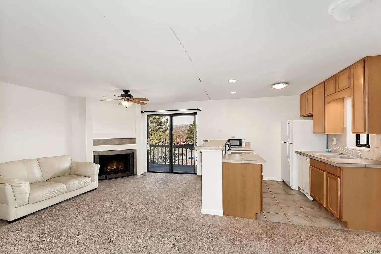 2 bed, 888 sqft, $1,800 — Photo 1