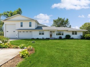 5177 Beverly Rd SW, Cedar Rapids, IA 52404