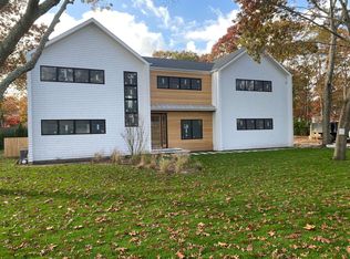 4 Foxboro Rd, Hampton Bays, NY 11946