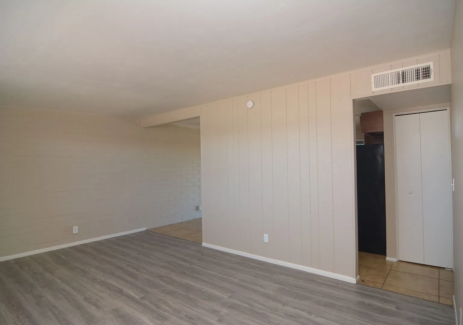 Charming 2 Bedroom 1 Bath Townhouse! East Tucson Location! — Photo 3