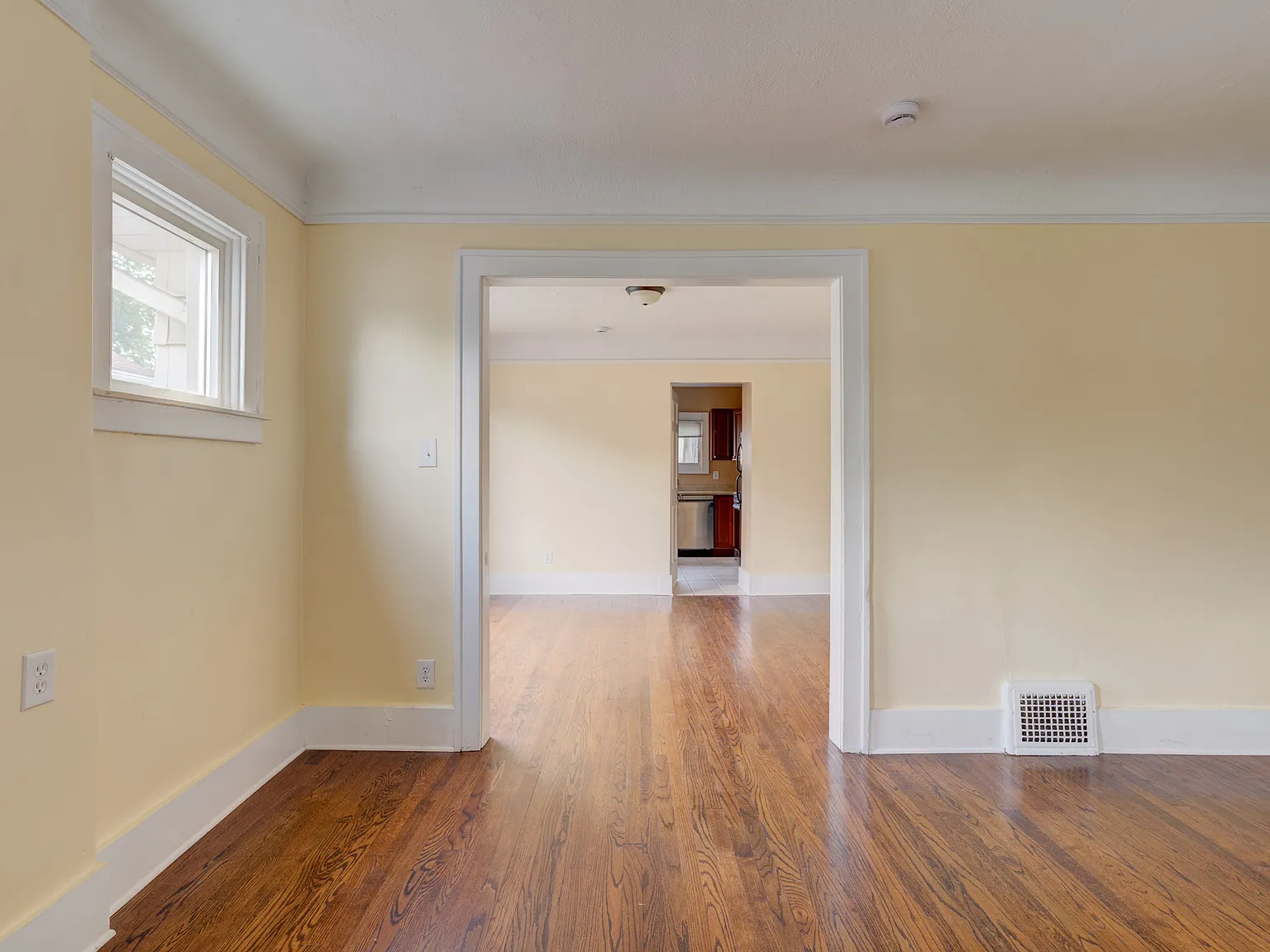 2 bed, 928 sqft, $1,800 — Photo 3