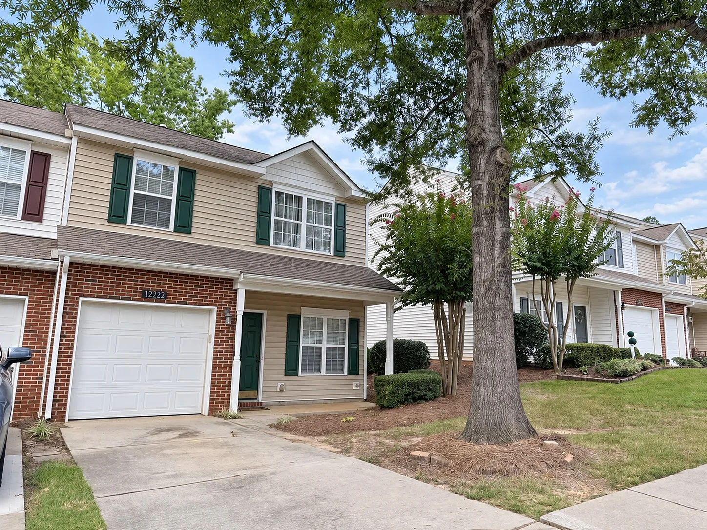 2 bed, 2.5 bath, 1600 sqft, $2,200 — Photo 2