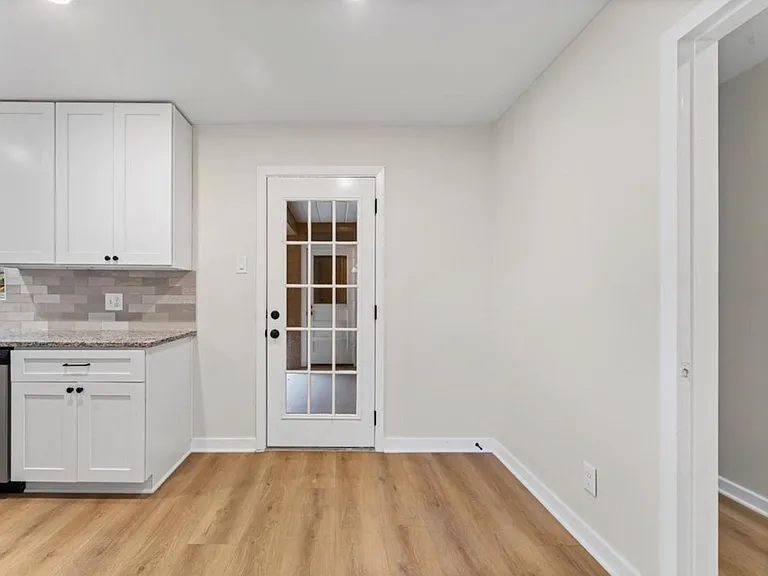 7102 Sharpview Dr — Photo 16