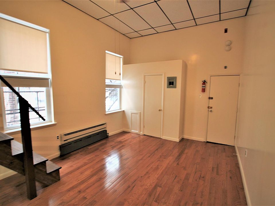 2nd image of 1927 Chestnut St #2