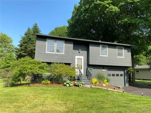 121 Dewey Ave, Fayetteville, NY 13066