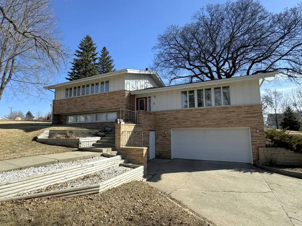 117 4th Ave E, Sisseton, SD 57262