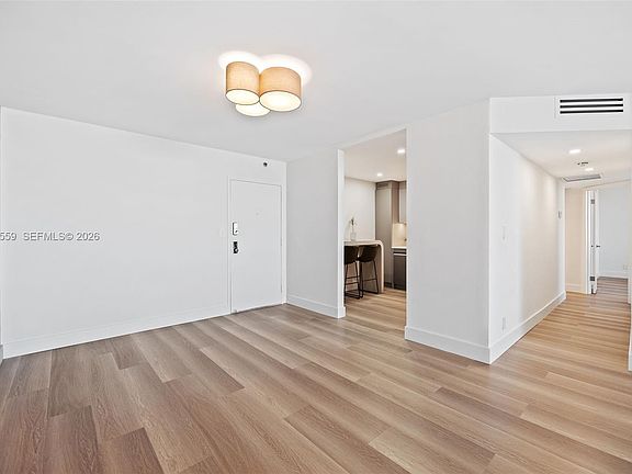 4th image of 18151 NE 31st Ct APT 1714