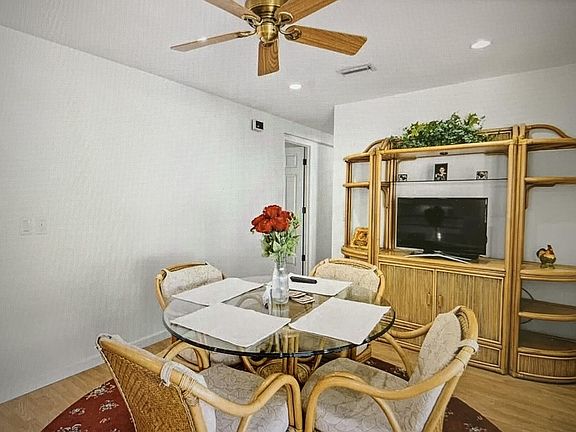 3rd image of 139 Camino Del Rio