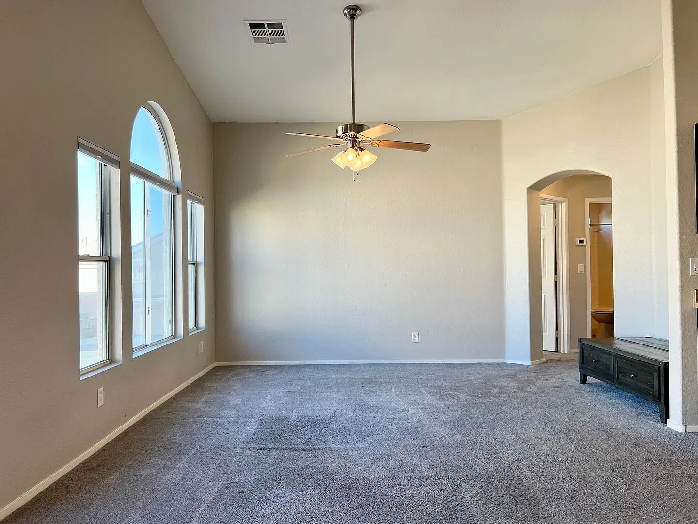 Modern Townhome in Old Vegas Ranch — Photo 2
