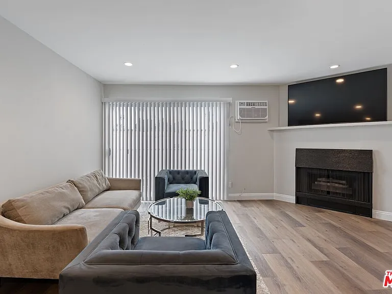 257 S Manhattan Pl #12 — Photo 7