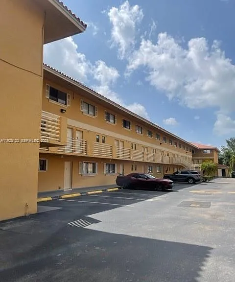 180 Royal Palm Rd #109 — Photo 3