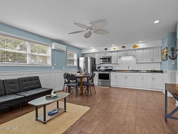 2nd image of 109 Cedar Lane #9