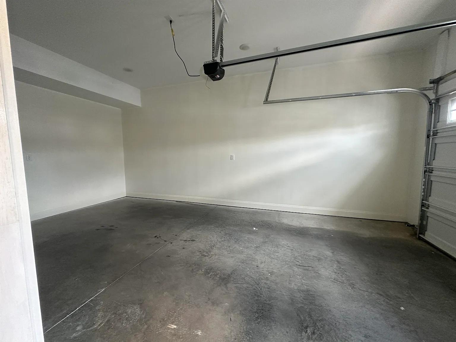 3 bed, 2.5 bath, 1638 sqft, $2,050 — Photo 3
