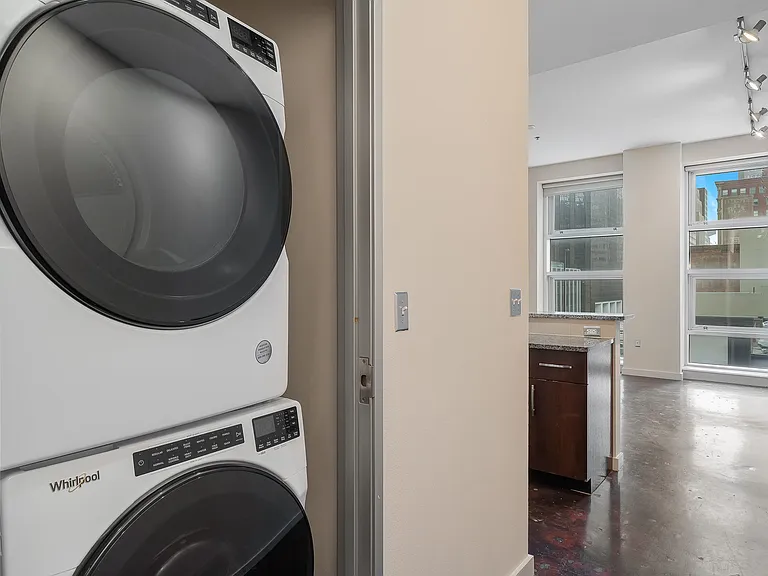 Main 3 Downtown — Photo 35