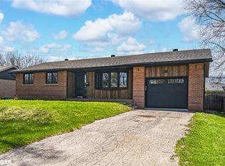 18 Dickson Rd, Collingwood, ON L9Y2X3