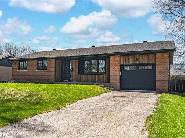 18 Dickson Rd, Collingwood, ON L9Y 2X3