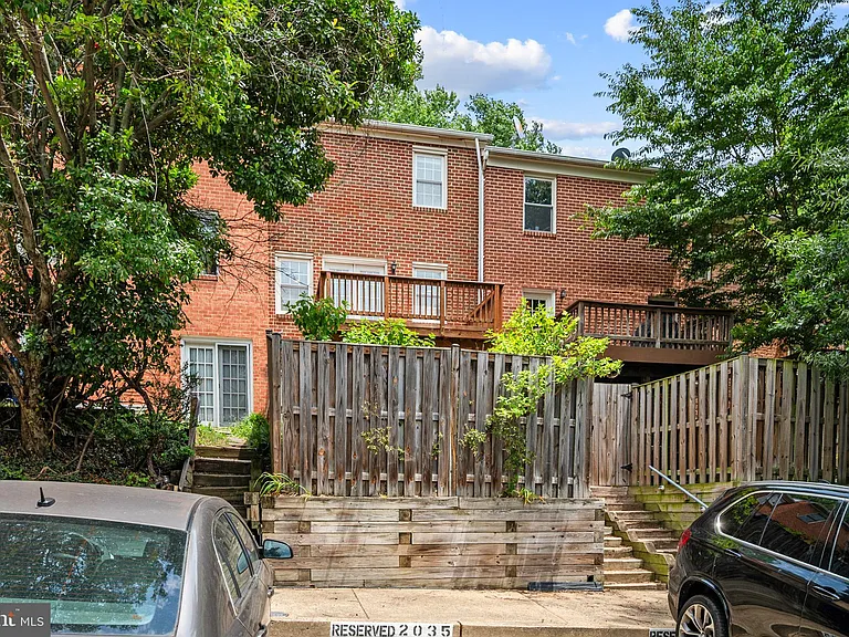 2035 S Glebe Rd — Photo 52