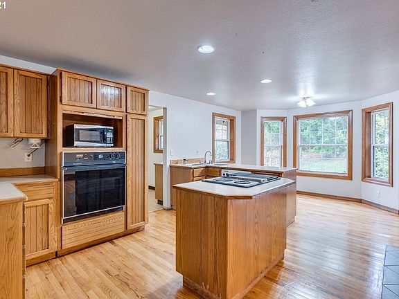 4th image of 20810 NE 269th St