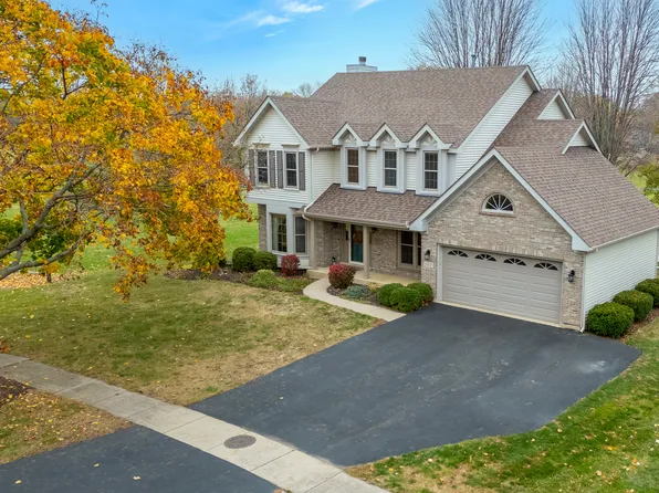 107 Nottingham Dr, Oswego, IL 60543
