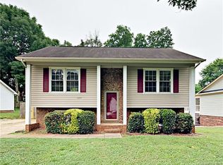 6107 Loch Arbor Ln, Charlotte, NC 28227