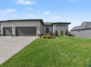 7320 E Twin Pines Ct, Sioux Falls, SD 57110