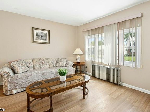 4th image of 430 Myrtle Ave
