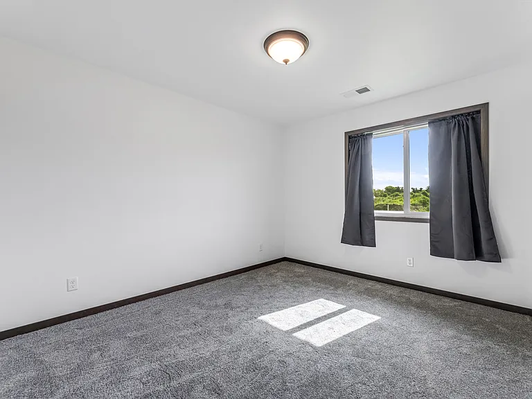 705 Stelting St — Photo 11