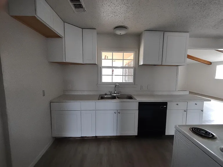 1834 E 1st Pl — Photo 26