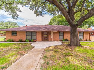 514 Lovell Ln, Grand Prairie, TX 75050