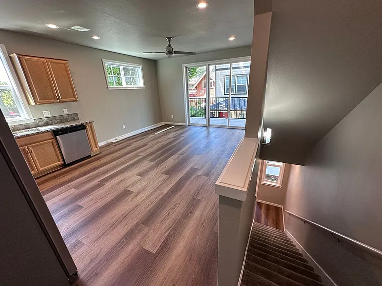 338 E 12th Ave — Photo 11