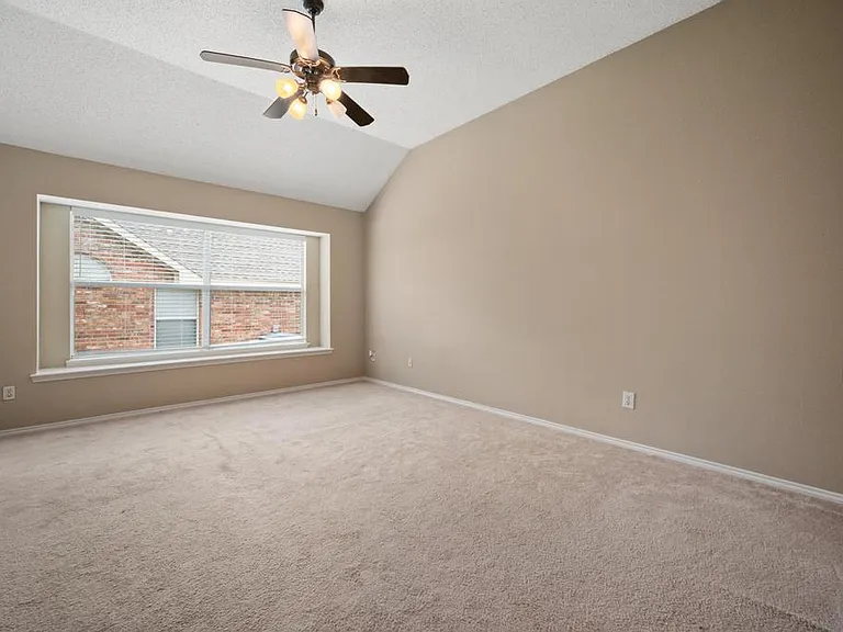 7700 Glenoaks Dr — Photo 15