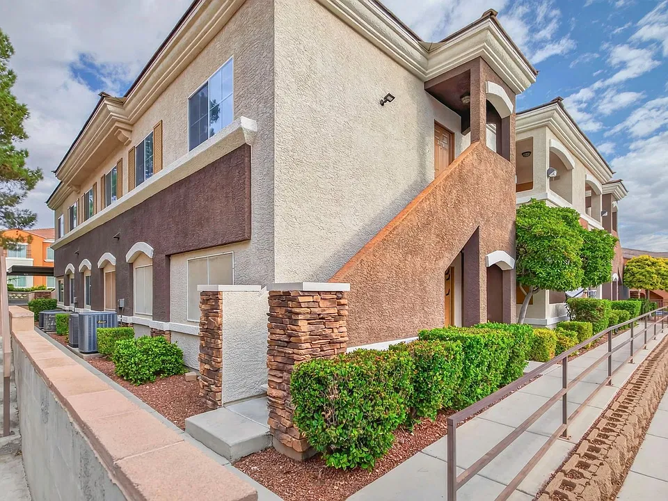9303 Gilcrease Ave #2179