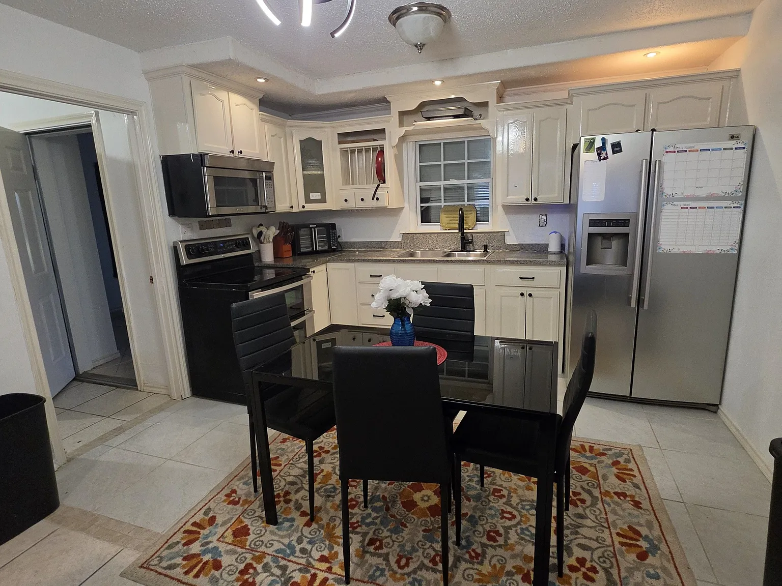 4 bed, 2.0 bath, 1332 sqft, $1,700 — Photo 4