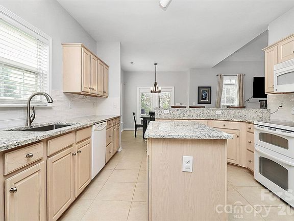 5th image of 11816 Pheasant Ln