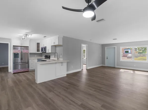 1632 SE Pleasantview Street, Port St Lucie, FL 34983