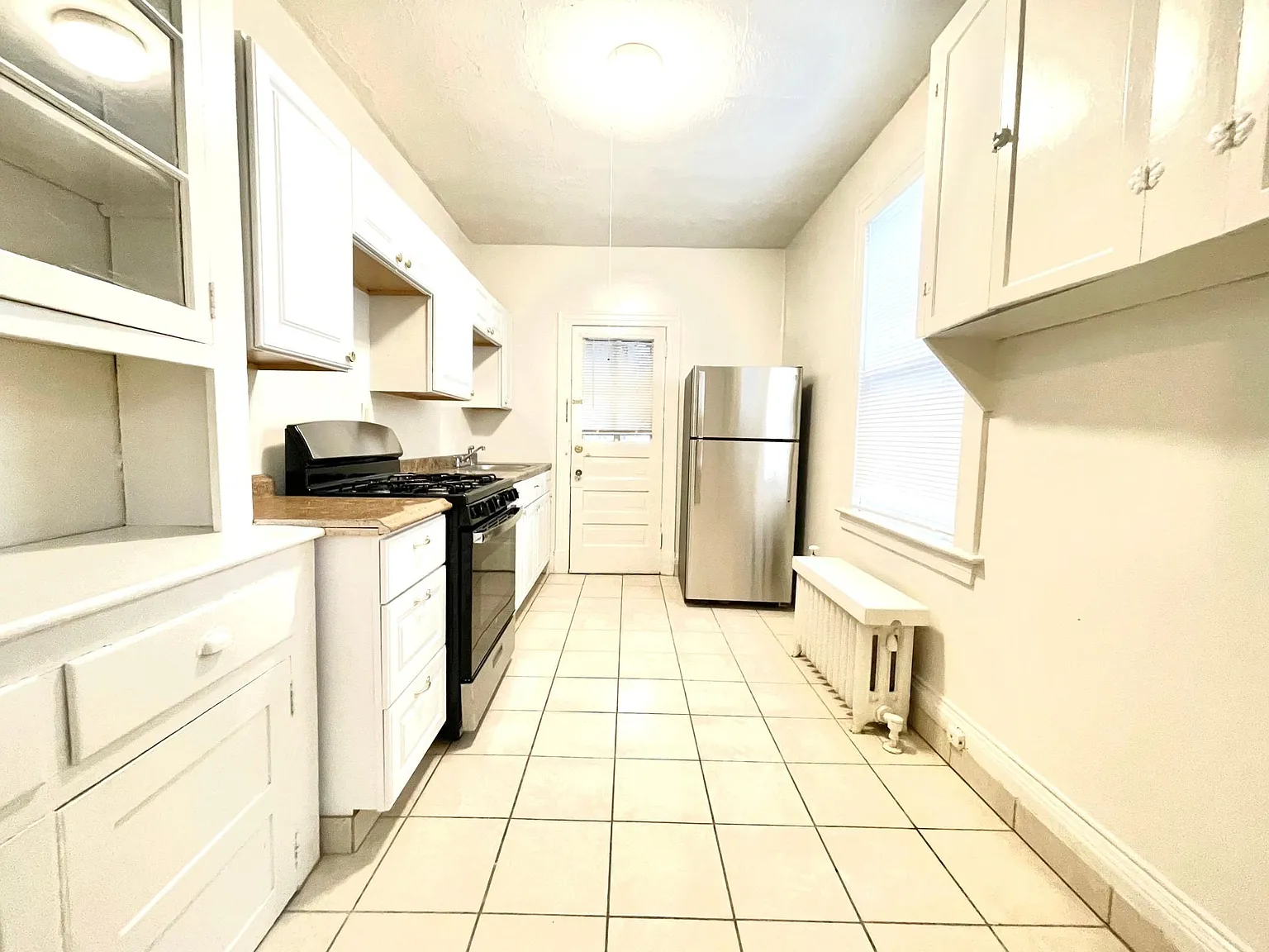 702 Farmington Ave — Photo 3