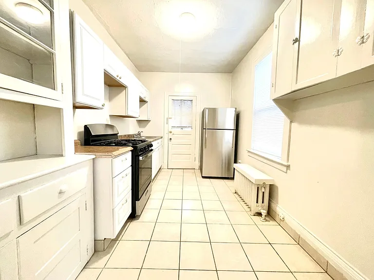702 Farmington Ave #A3 — Photo 3
