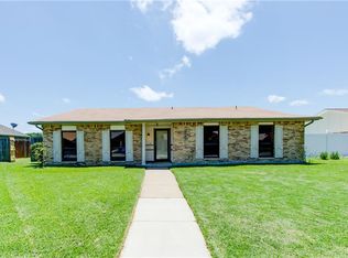 2105 Lewis Trl, Grand Prairie, TX 75052