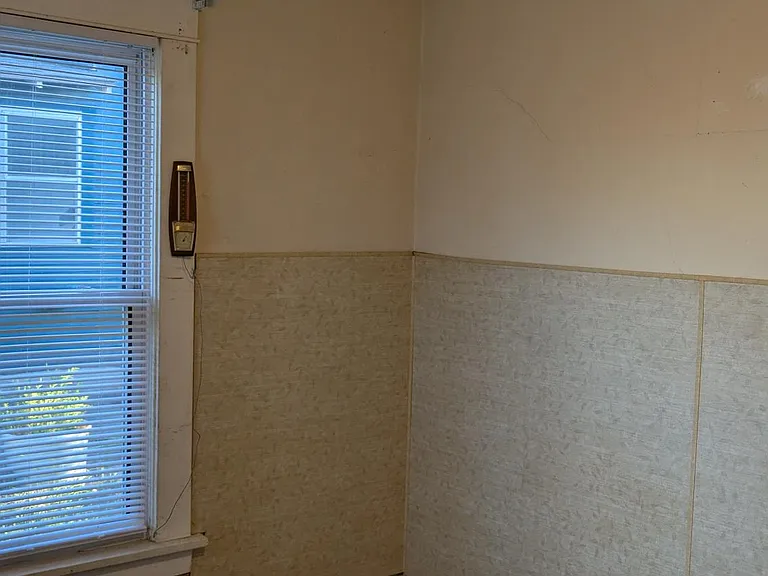202 N Main St — Photo 11