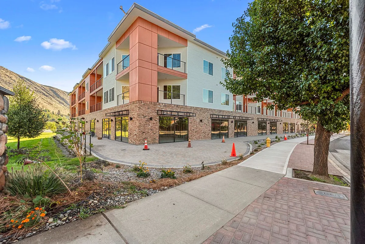 Building Photo - 412 Aplets Way