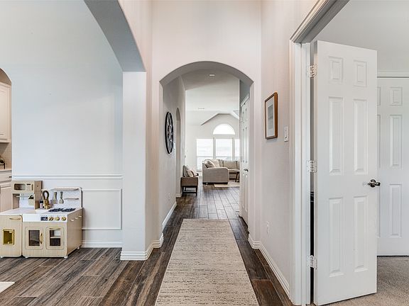 5th image of 6321 Farndon Dr