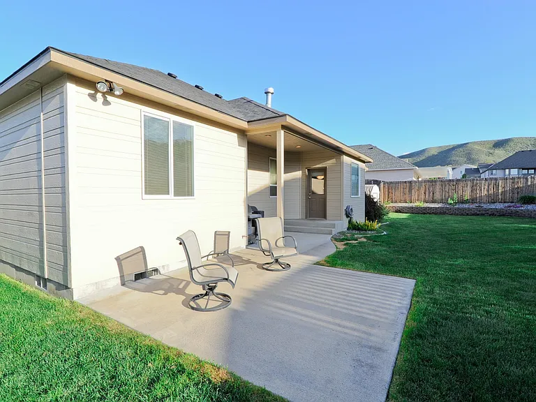 1713 Sequoia Ave — Photo 4