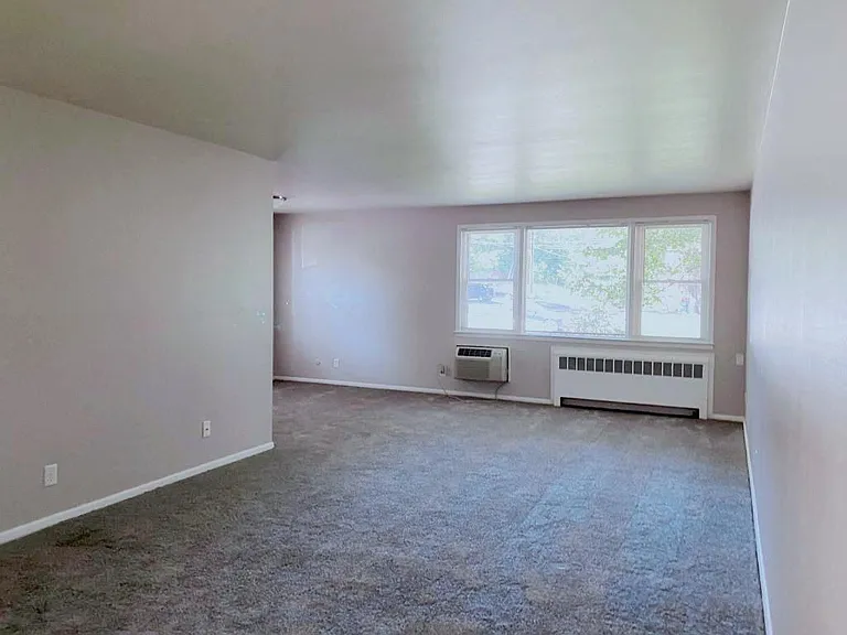 Riverhill Apartments — Photo 30