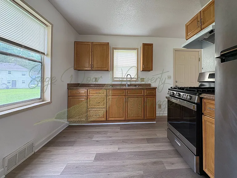 9506 Harrison St — Photo 6