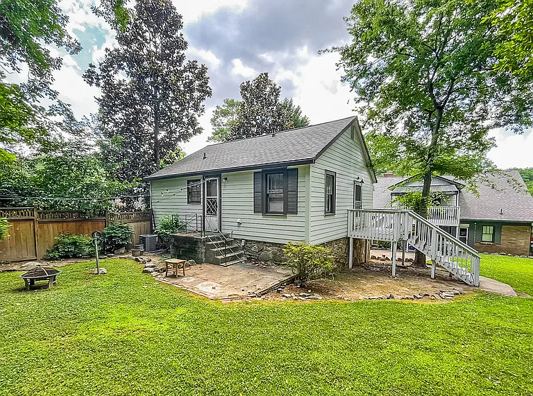 1539 N Morningside Dr NE — Photo 11